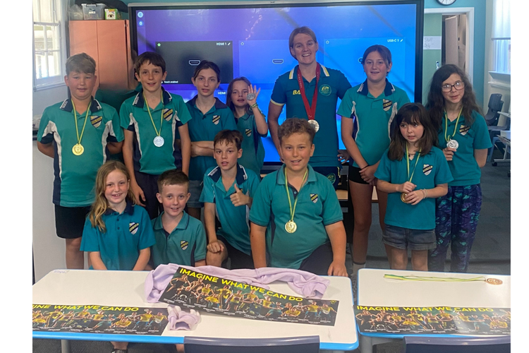 Students with Paralympian Maddie McTernan